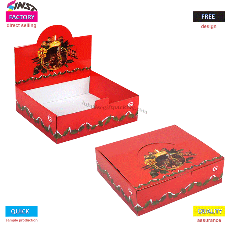 Η χριστουγεννιάτικη επιτραπέζια βάση επίδειξης με κλασικό χρωματικό σχέδιο αναζωπυρώνει την αίσθηση εορταστικής τελετής στην επιφάνεια εργασίας